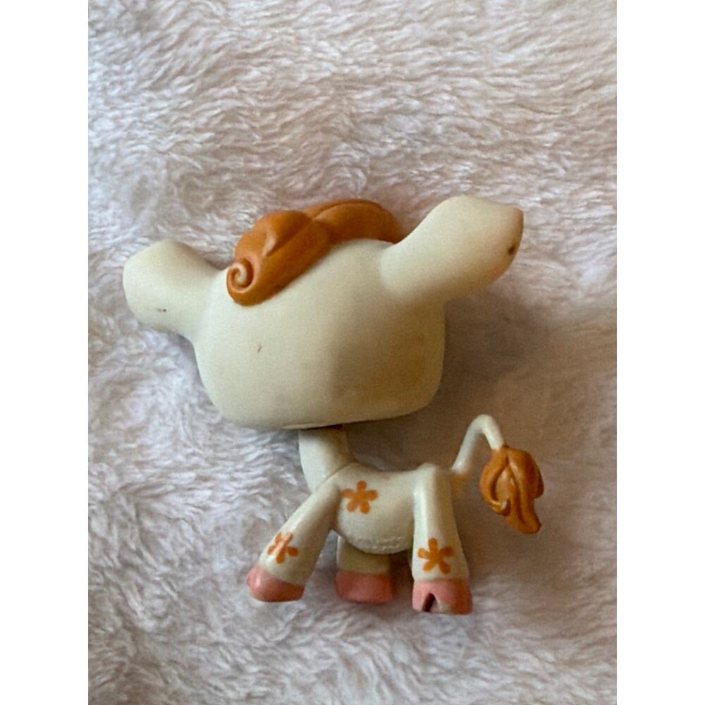 Hasbro Littlest Pet Shop Cow #877 White Brown LPS Figure Blue Star Eyes 2007 - Picture 6 of 14